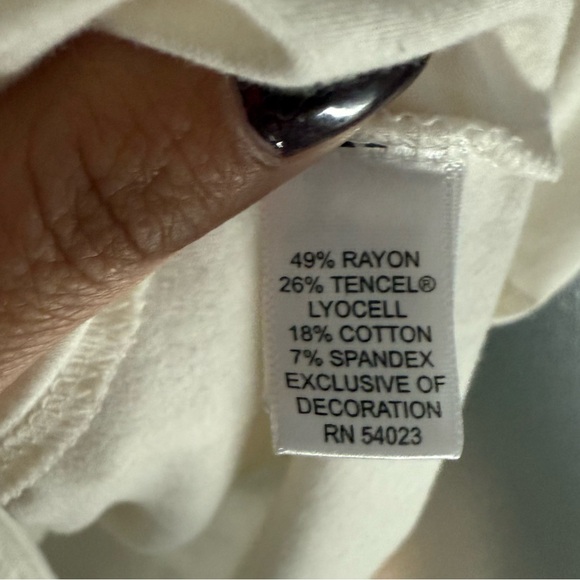 Banana Republic Women Cream Tank Top with Satin Collar Accent Size Medium - Picture 2 of 5